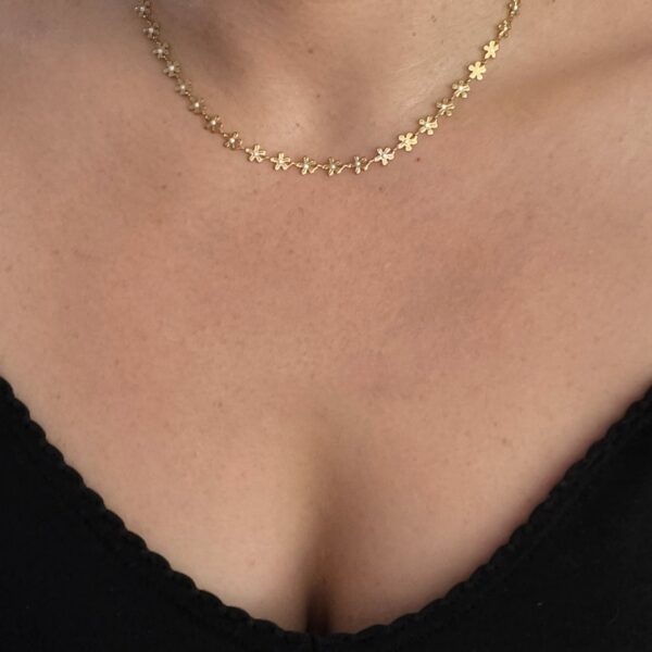 Collier ras de cou chaîne fleurie