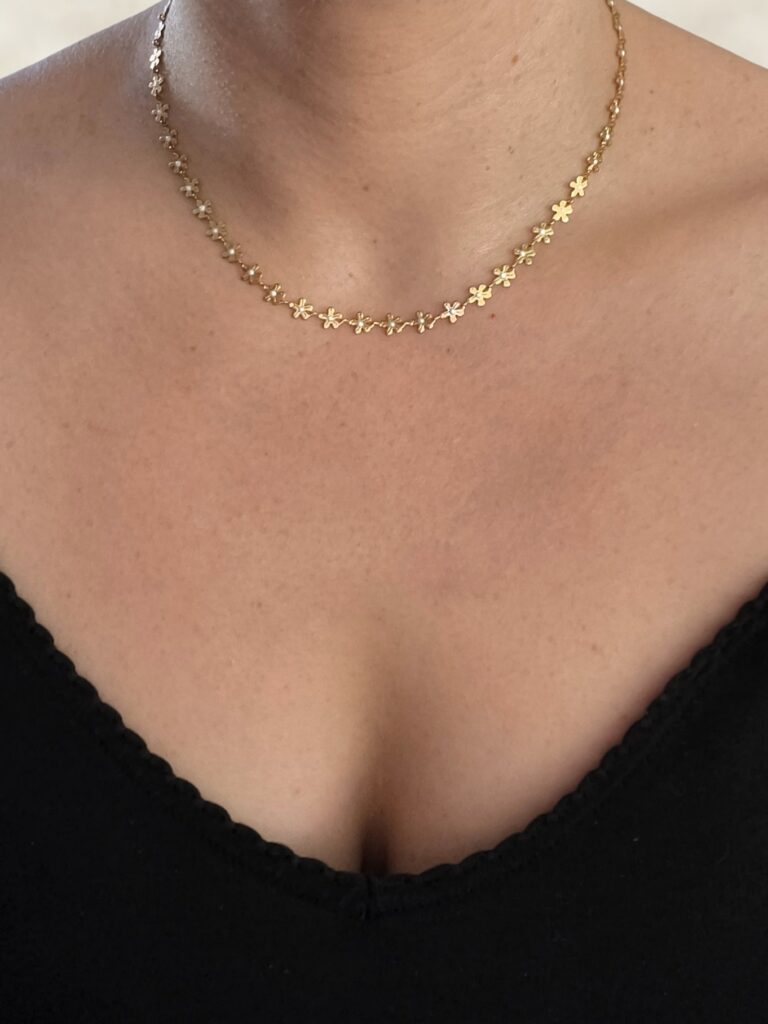 Collier ras de cou chaîne fleurie